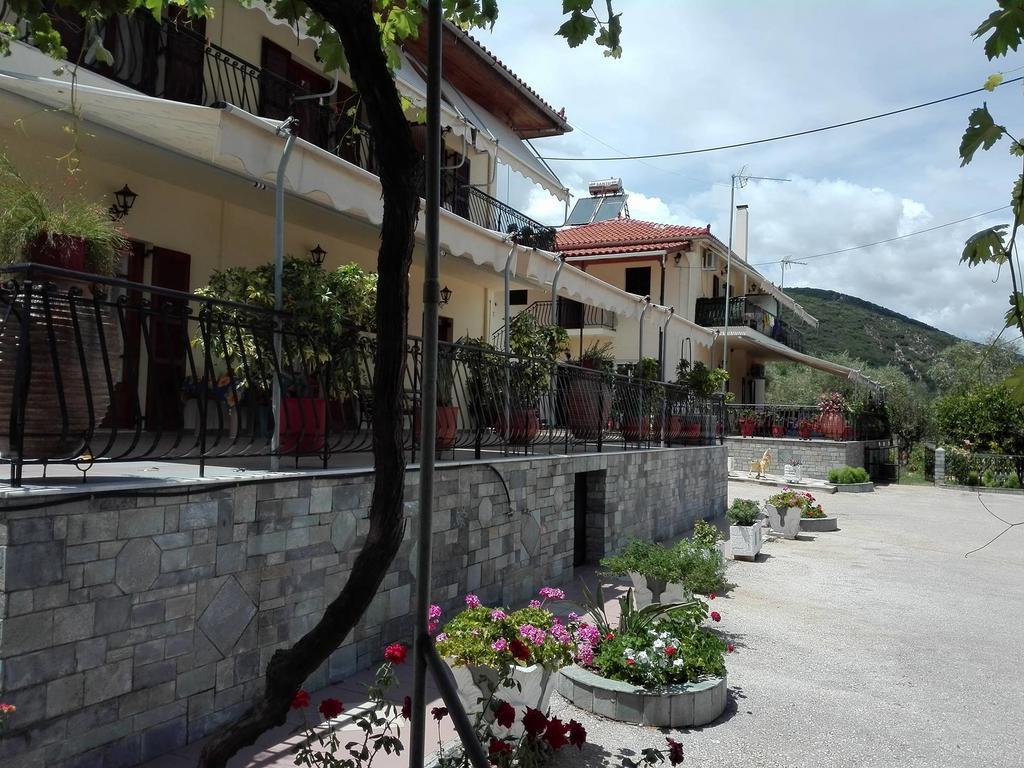 Toulatos Pantelis Apartment Poulata Ngoại thất bức ảnh