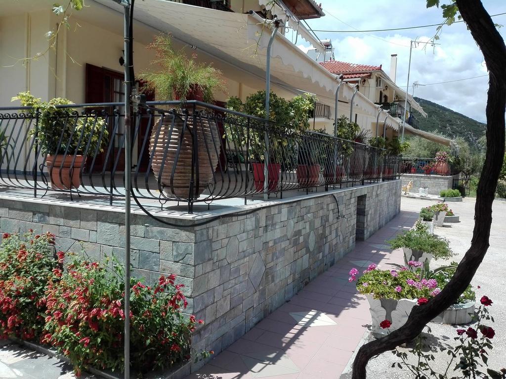 Toulatos Pantelis Apartment Poulata Ngoại thất bức ảnh